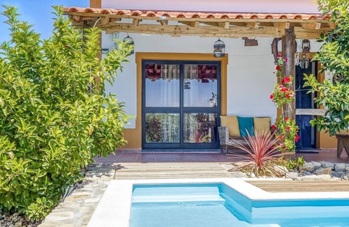 Camparca House | Striking Holiday Home in Carcavelos with Swimming Pool