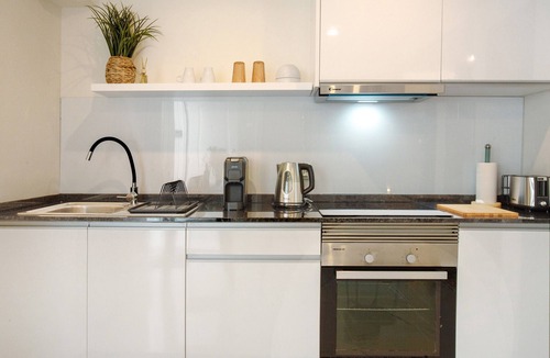 Imaculado Coracao de Maria Apartment | Studio Apartment '02' Shared Garden and Wi-Fi Access in Funchal