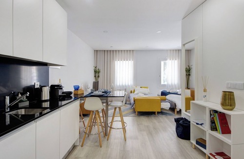 Gloria Apartment | Studio Apartment 'Aveiro City Blue' with Shared Terrace and Wi-Fi