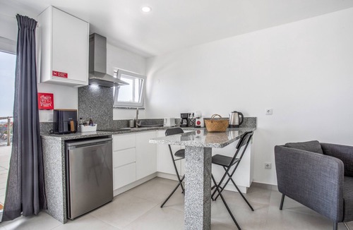 Lourinha Apartment | Studio Apartment 'Peace House Lourinhã T0' with Shared Pool, Shared Terrace and Wi-Fi