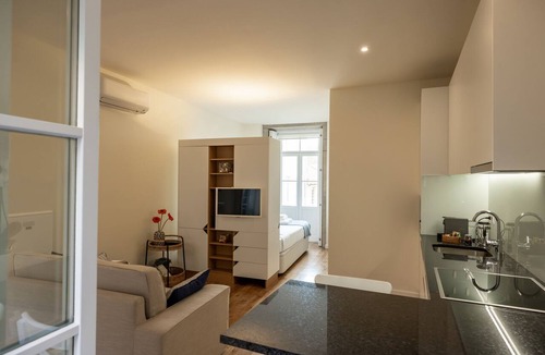 Foz do Douro Apartment | Studio apartment with a courtyard, a 3-minute walk from the beach and a 20-minute bus ride from downtown