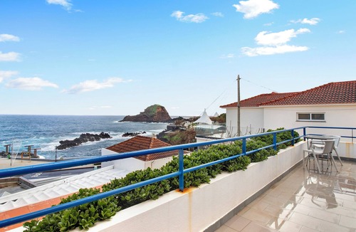 Porto Moniz Apartment | Studio 'Ninho Gaivota' with Breathtaking Sea View, A/C, Wi-Fi & Balcony