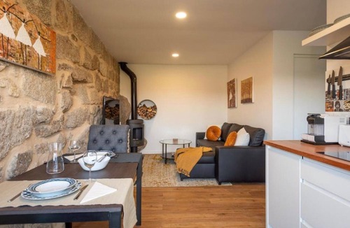 Covas Apartment | Studio with Mountain View, Wi-Fi and Air Conditioning