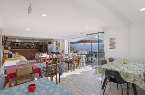 Covas Apartment | Studio with Mountain View, Wi-Fi and Air Conditioning