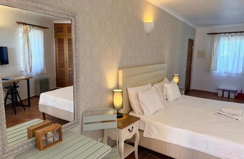 Calicas Apartment | Studio with pool and Meia Praia beach access
