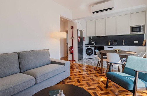 Cascais Apartment | Stunning 3BDR Flat w/Balcony & AC by LovelyStay