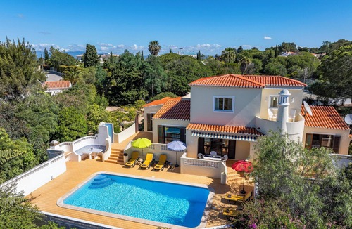 Carvoeiro Villa | Stunning 4 bedroom villa with heated pool tennis court and sea views
