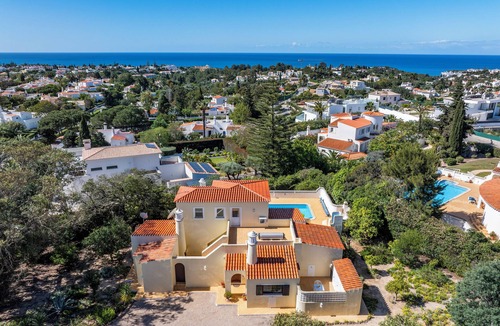 Carvoeiro Villa | Stunning 4 bedroom villa with heated pool tennis court and sea views