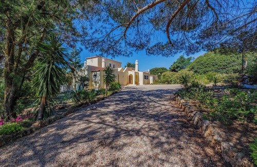 Carvoeiro Villa | Stunning 4 bedroom villa with heated pool tennis court and sea views