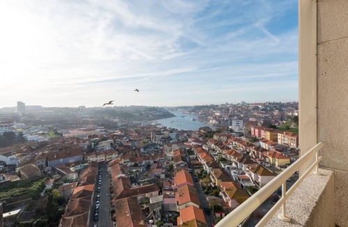 Santa Marinha Apartment | Stunning Porto Views by metro sation by LovelyStay