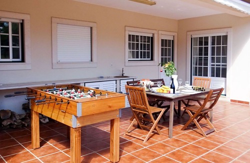 Torres Vedras House | Stunning private villa for 8 people with WIFI, private pool, TV, terrace, pets allowed and parking