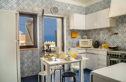 Mafra Villa | Stunning private villa for 6 people with WIFI, TV and terrace