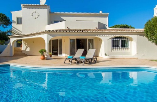 Almancil House | Stunning villa, private Pool UK tv Wifi