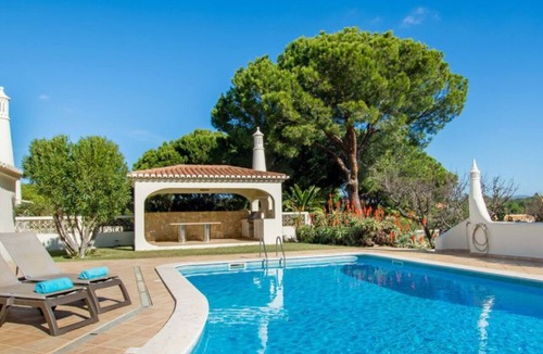Almancil House | Stunning villa, private Pool UK tv Wifi