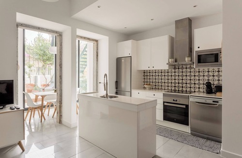 Belem Apartment | Stylish 2-Bed Apartment with Terrace in Alcântara