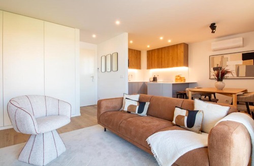 Leca da Palmeira Apartment | Stylish 2BR in Leça with AC by LovelyStay