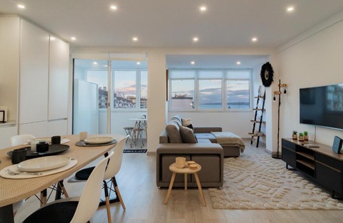 Paco De Arcos Apartment | Stylish Apartment W/River View by LovelyStay