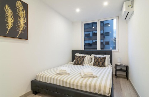 Paco De Arcos Apartment | Stylish Apartment W/River View by LovelyStay