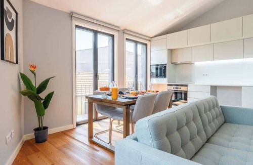Lordelo do Ouro e Massarelos Apartment | Stylish & Bright Apartment by HostWise