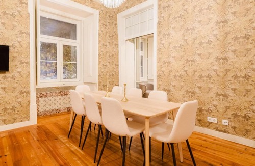 Chiado Apartment | Stylish Central Lisbon 5BR Apartment
