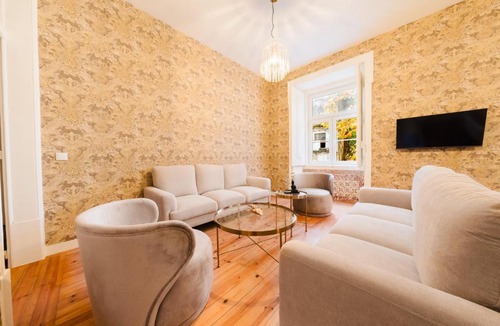 Chiado Apartment | Stylish Central Lisbon 5BR Apartment