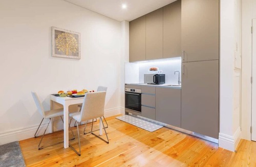Oliveira do Castelo Apartment | Stylish & Cozy Flat by Host Wise