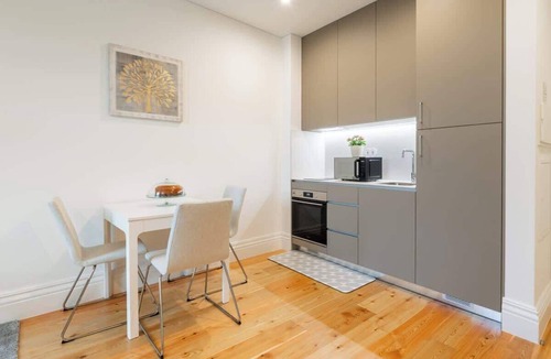 Oliveira do Castelo Apartment | Stylish & Cozy Flat by Host Wise