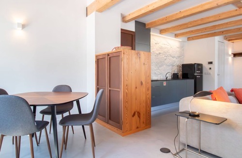 Paranhos Apartment | Stylish Duplex Home by LovelyStay