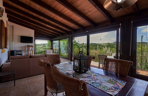 Obidos House | Stylish farmhouse with fabulous sun room in 4 acre valley only 7km from Obidos