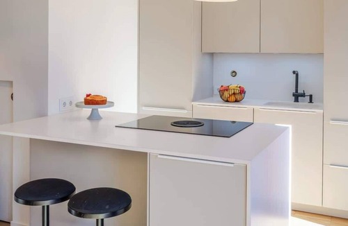 Lordelo do Ouro e Massarelos Apartment | Stylish Flat with Shared Pool & Garage by HostWise