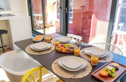 Lordelo do Ouro e Massarelos Apartment | Stylish Flat with Shared Pool & Garage by HostWise
