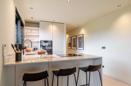Aldoar Foz do Douro e Nevogilde Apartment | Stylish Flat with Terrace & Garage by HostWise