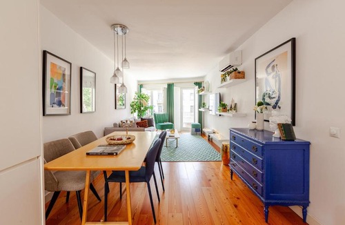 Mouraria Apartment | Stylish Retreat with Rare Rooftop Pool 2BR,2BA