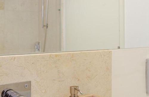 Mouraria Apartment | Stylish Retreat with Rare Rooftop Pool 2BR,2BA