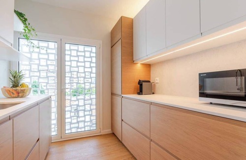 Paranhos Apartment | Stylish & Spacious Apartment by HostWise
