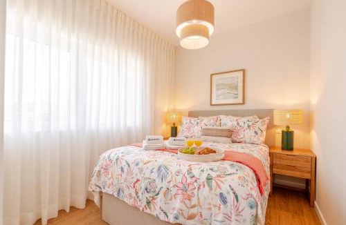 Paranhos Apartment | Stylish & Spacious Apartment by HostWise