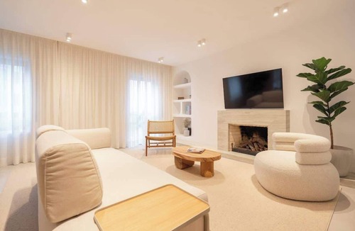 Leixões Apartment | Stylish & Spacious Flat near the Beach by HostWise