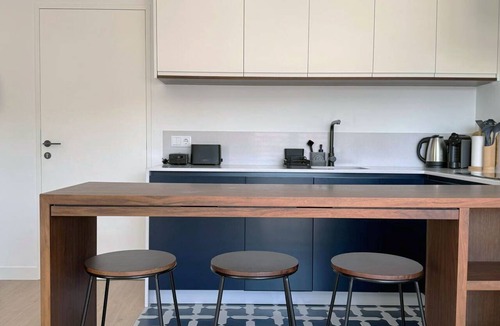 Barreira Apartment | Stylish Studio | Private Balcony & Tiles · Leiria