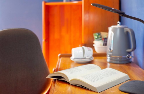 Prazeres Apartment | Suite Bela Vigia 3 with shared pool, shared garden, and Wi-Fi access