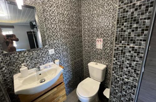 Melecas House | Sun House - Pool & Kitchen - Near Sintra