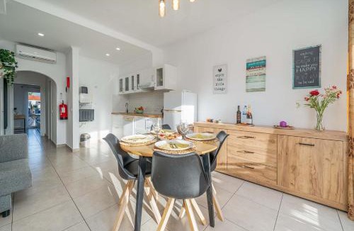 Areias de Sao Joao Apartment | Sunlit Balcony & Open Space Flat by HostWise
