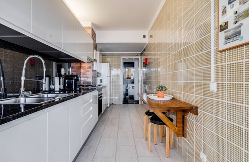 Portimao Apartment | Sunny 3Bdr Flat in Portimão by LovelyStay