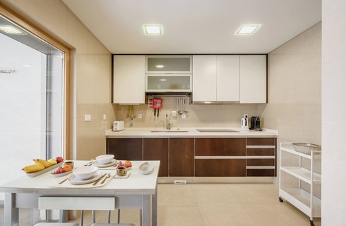 Cascais Apartment | Sunny Central Luxury, 2 bedroom/2WC, garage, don't need car, 8 min walk beach