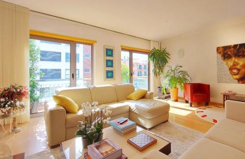 Queijas Apartment | Sunny Flat Lisbon Oeiras