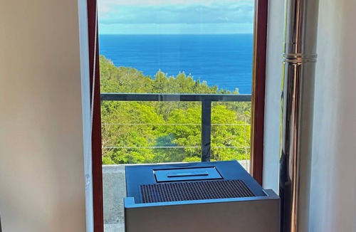 Lajes do Pico House | Sunny Suite 16 - A bright, light-filled ocean-side suite
