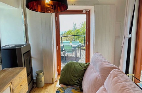 Lajes do Pico House | Sunny Suite 16 - A bright, light-filled ocean-side suite