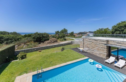 Carreco House | Sunrise Escape with Pool by Portugal Active
