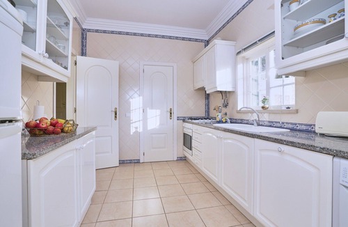 Lagoa House | Sunset Villa: Tranquility, Beach, and Private Pool in a Beautiful Setting