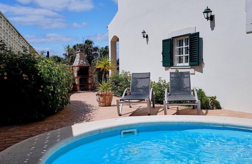 Lagoa House | Sunset Villa: Tranquility, Beach, and Private Pool in a Beautiful Setting