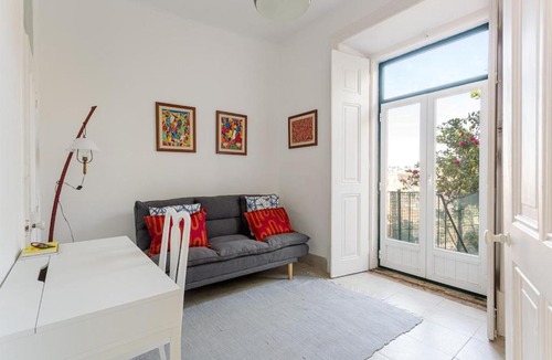Lisbon Old Town Apartment | T1 with a garden in the heart of Lisbon